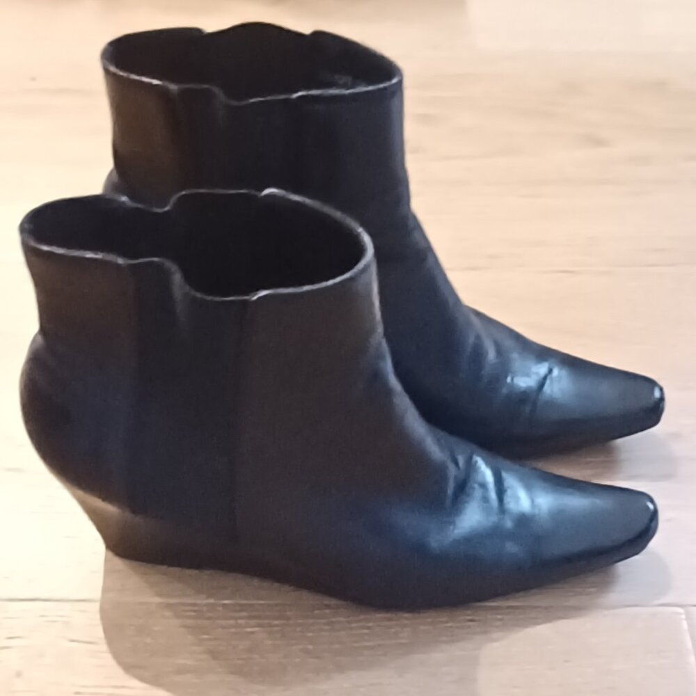 Clark's leather upper ankle boots black